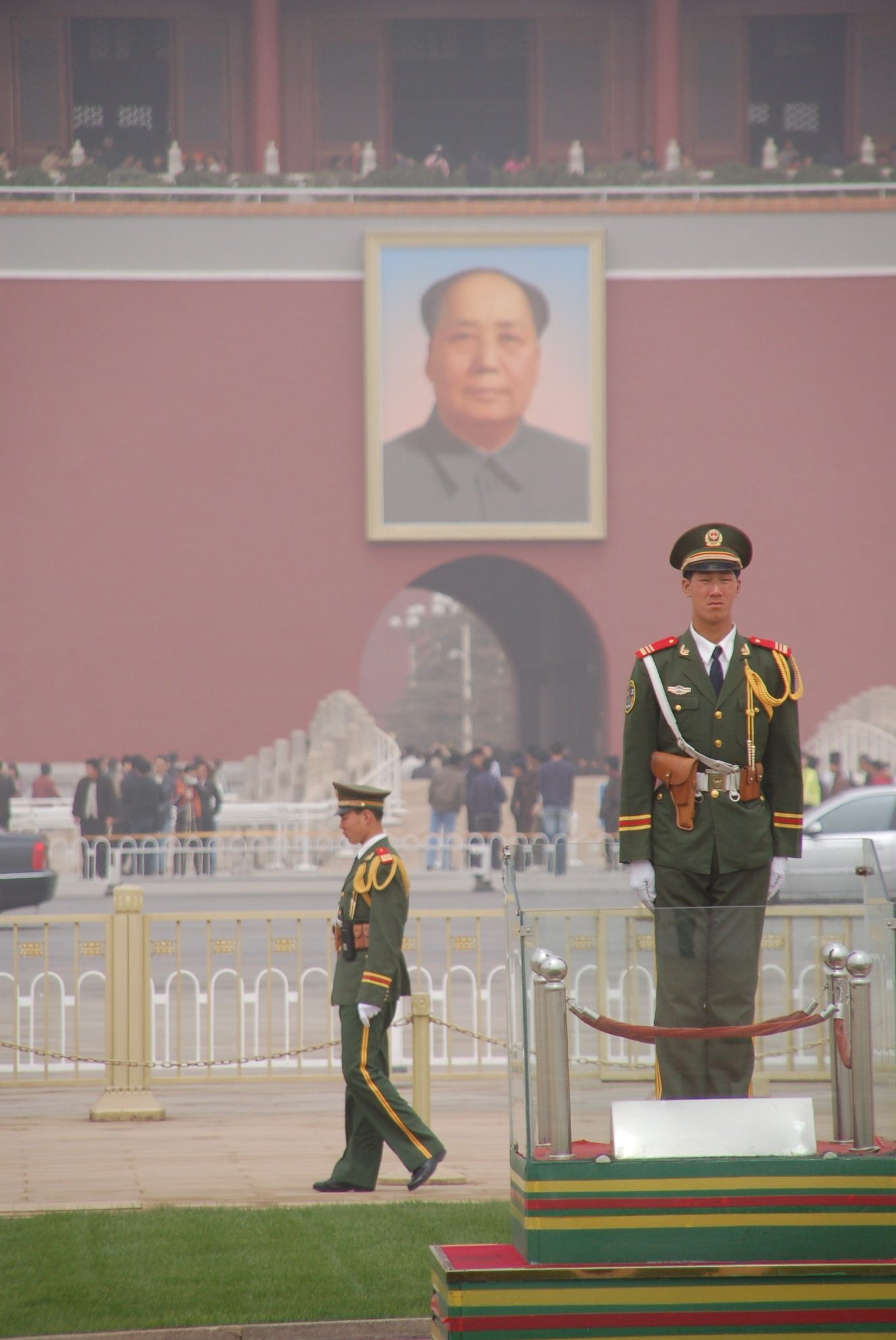 Copyright Andreas Landwehr Wachsoldat vor Tian'anmen-Tor in Peking